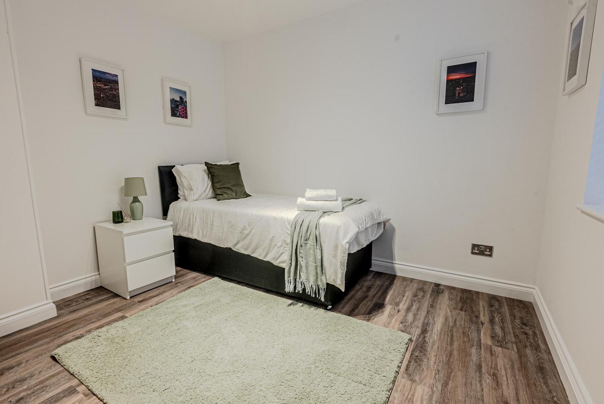 Stunning Three Bedroom Townhouse In The Jewellery Quarter, Birmingham City Centre Sleeps 5- Free Parking Экстерьер фото