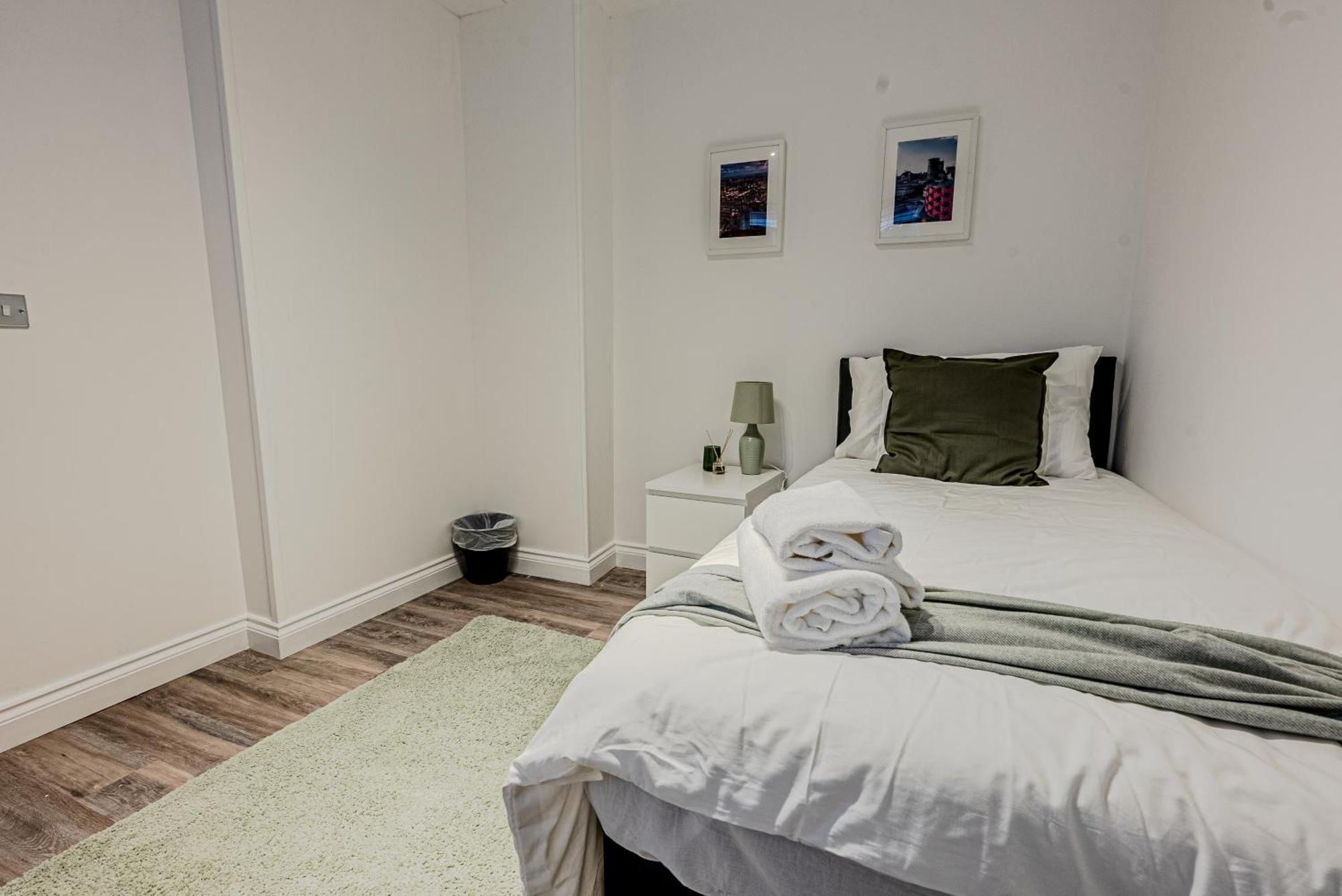 Stunning Three Bedroom Townhouse In The Jewellery Quarter, Birmingham City Centre Sleeps 5- Free Parking Экстерьер фото